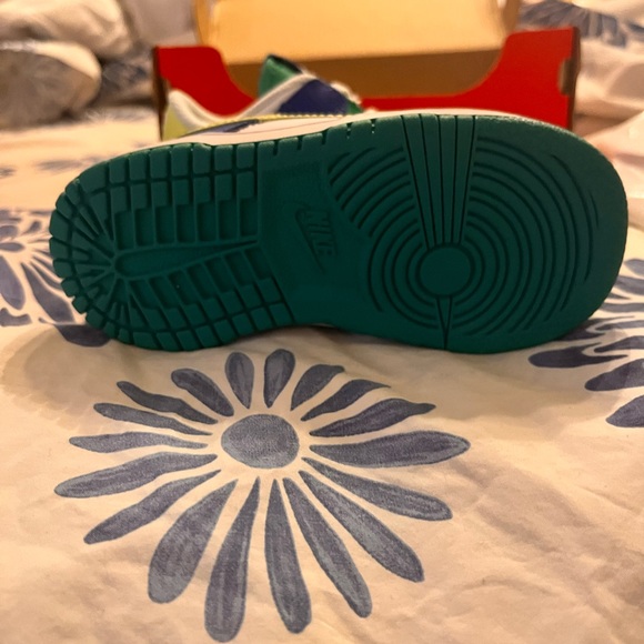 Multi Color Dunks - Picture 5 of 7